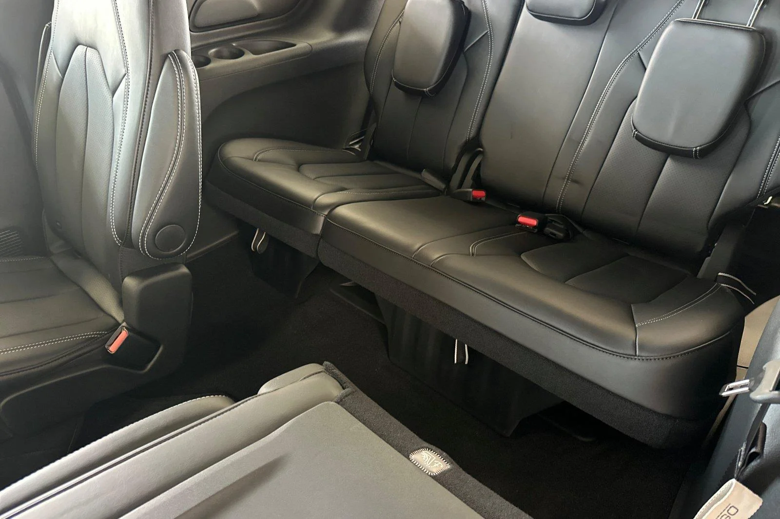 2025 Chrysler Voyager LX - Photo 15