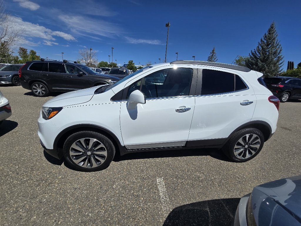 Used 2022 Summit White Buick Preferred image 2