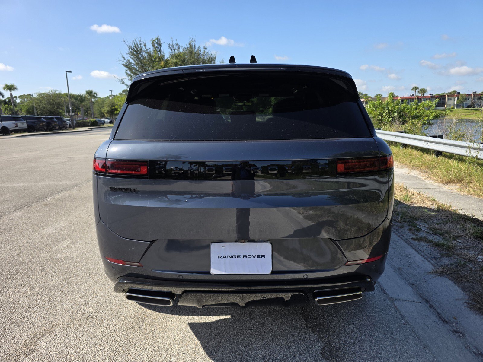 New 2026 Varesine Blue Land Rover P460e Dynamic SE PHEV image 6