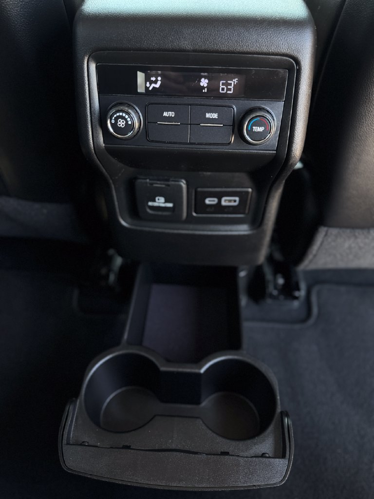 Used 2023 Summit White GMC SLT image 31