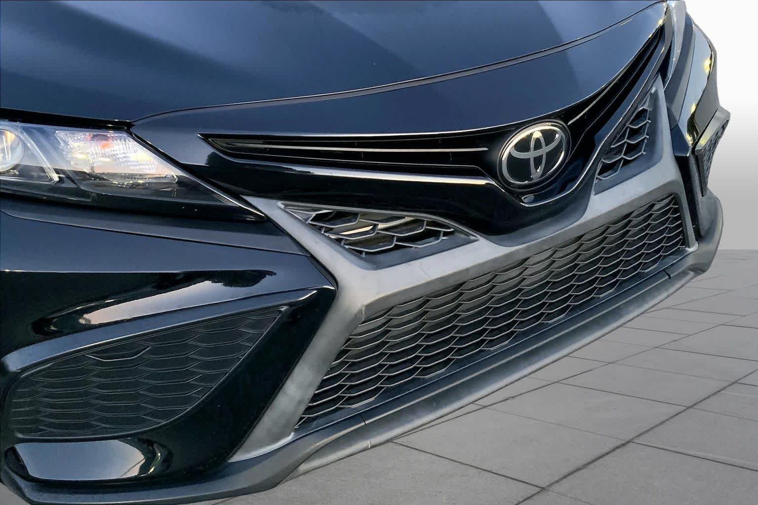 Used 2021 Midnight Black Metallic Toyota SE image 26