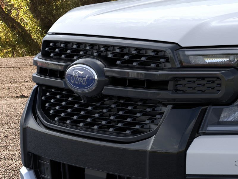 New 2024 Oxford White Ford XLT image 40