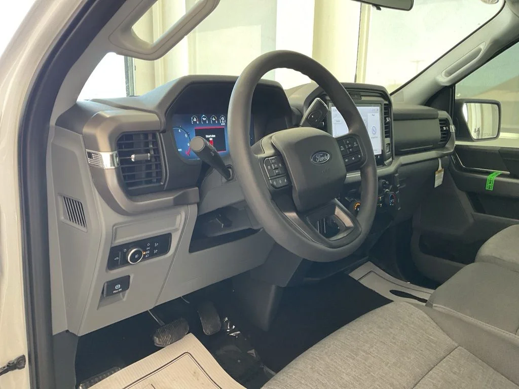 New 2026 Oxford White Ford XLT image 7