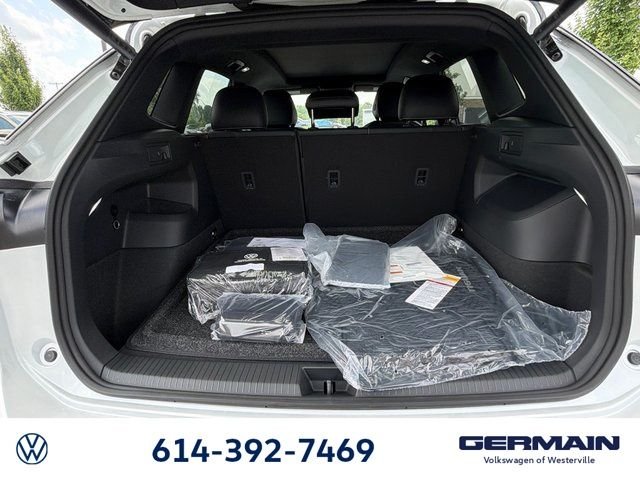 New 2026 Opal White w/Deep Black Roof Volkswagen 2.0T SE R-Line Black image 15