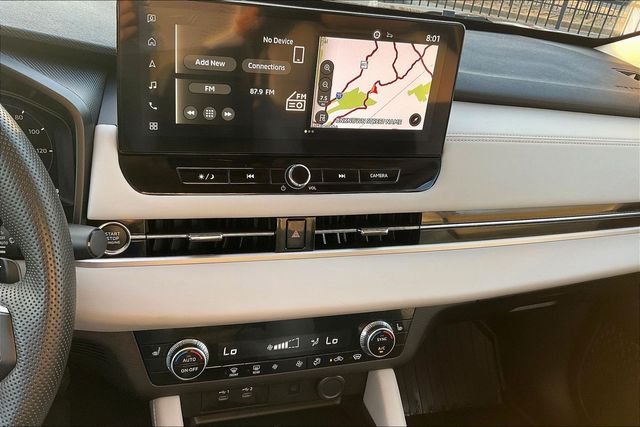 Used 2025  Mitsubishi SE image 17