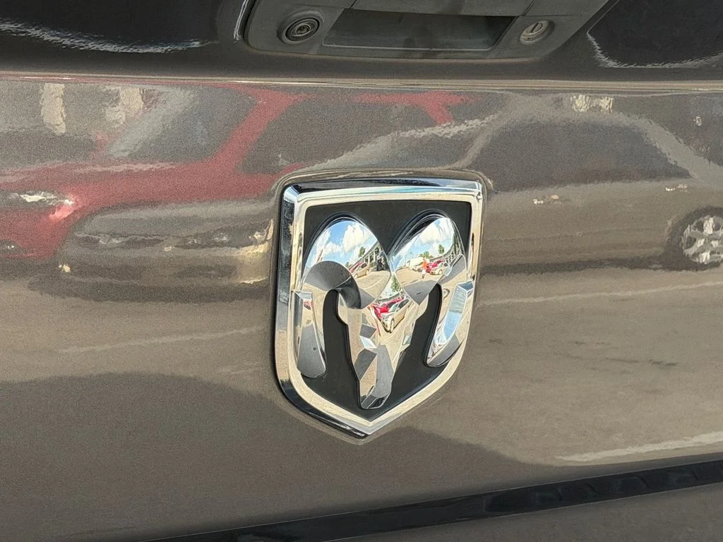 Used 2018 Granite Crystal Clearcoat Metallic Ram Laramie image 16