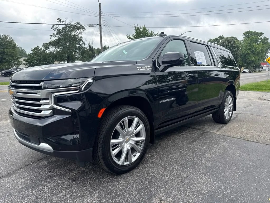 Used 2023 Black Chevrolet High Country image 6