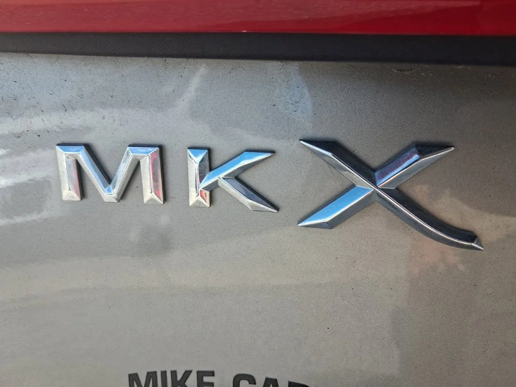 Used 2016  Lincoln Reserve image 11