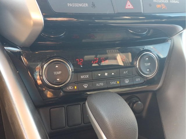 Used 2025  Mitsubishi SE image 8