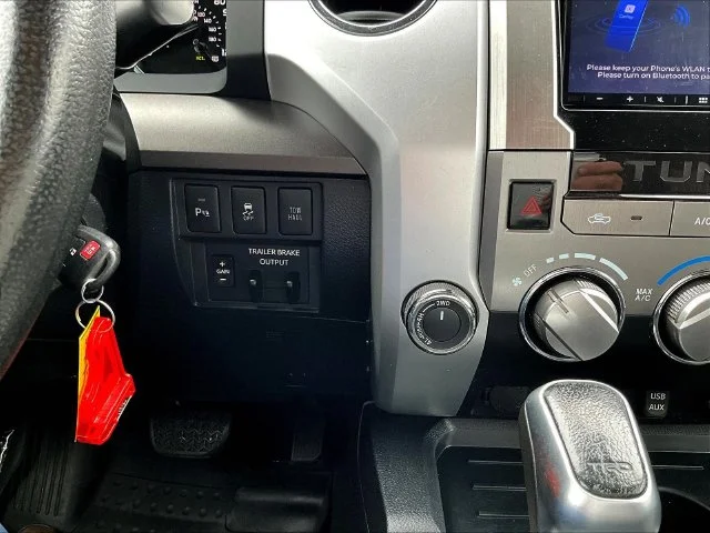 Used 2018 Red Toyota SR5 image 17