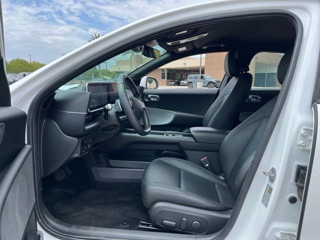 Used 2024 White Hyundai SEL image 11