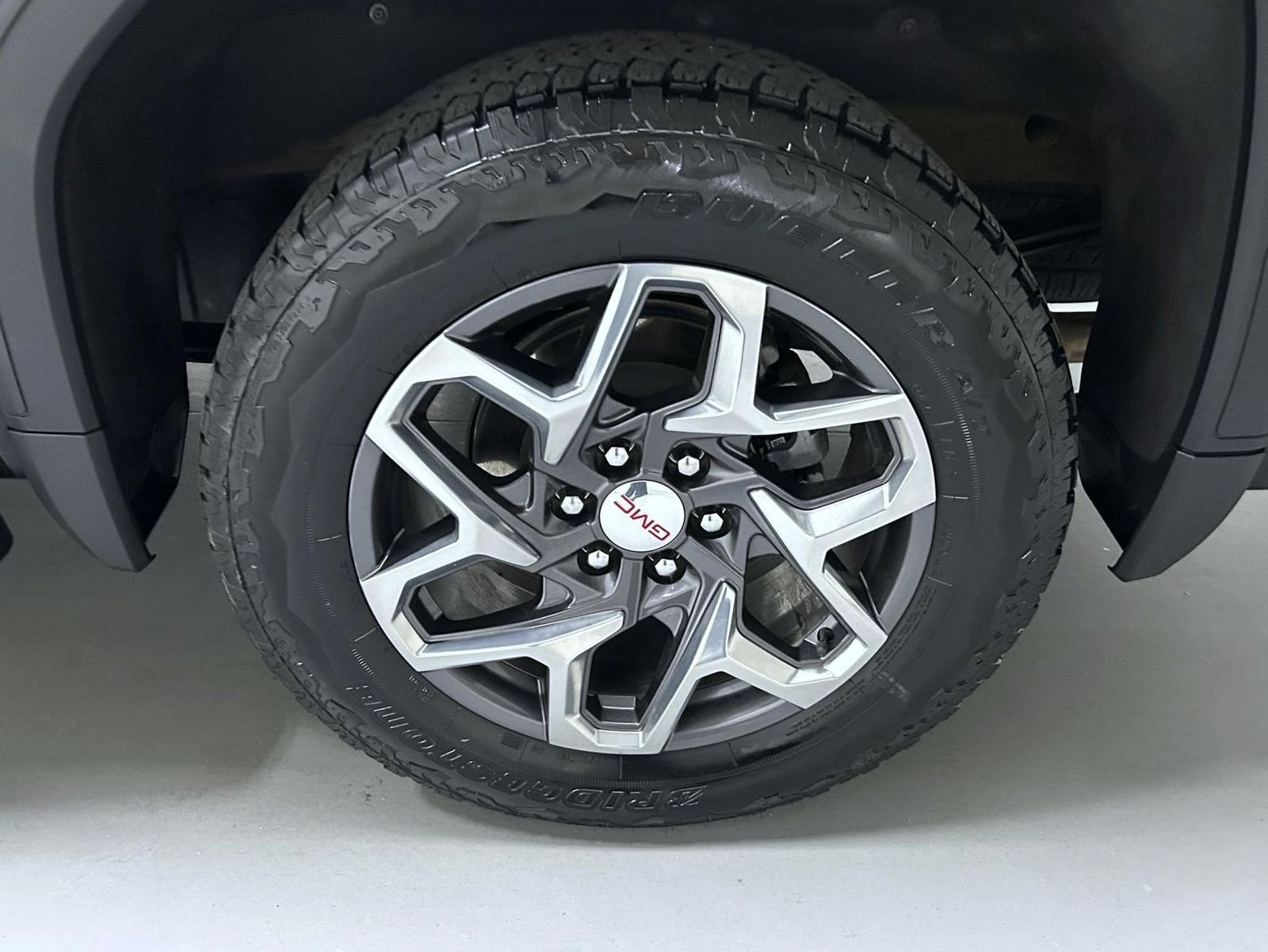 Used 2024 Black GMC SLT image 22
