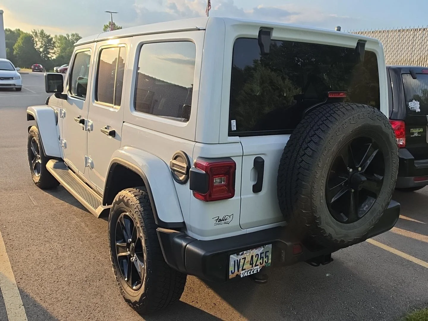 Used 2022 Bright White Clearcoat Jeep Unlimited Sahara Altitude image 4