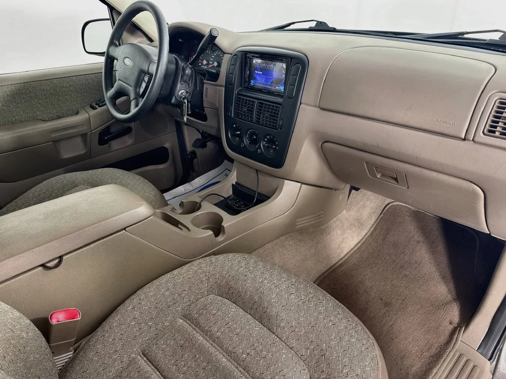 Used 2004 Pueblo Gold Clearcoat Metallic Ford XLS image 32