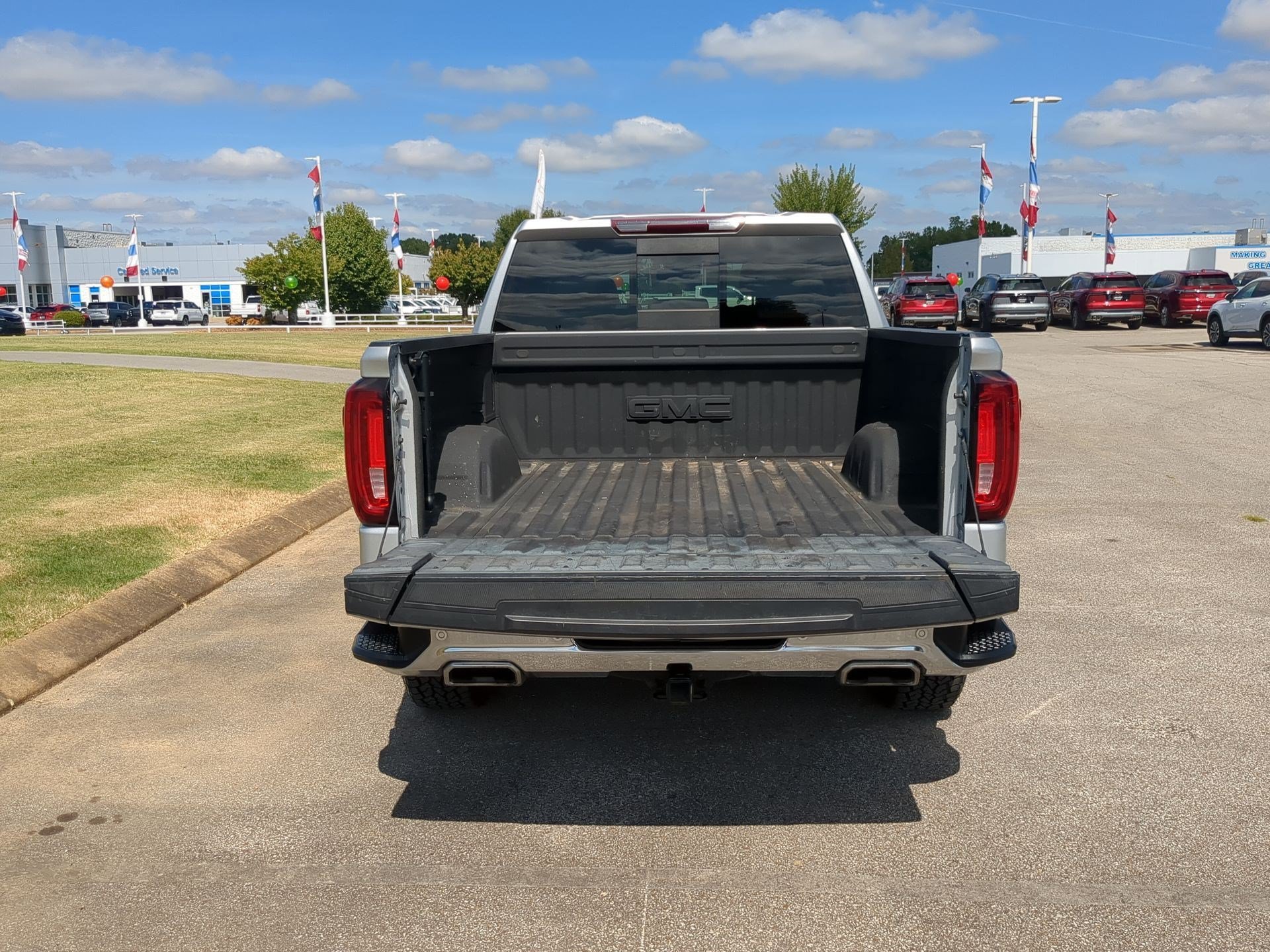 Used 2022 QUICKSILVER METALLIC GMC SLT image 21