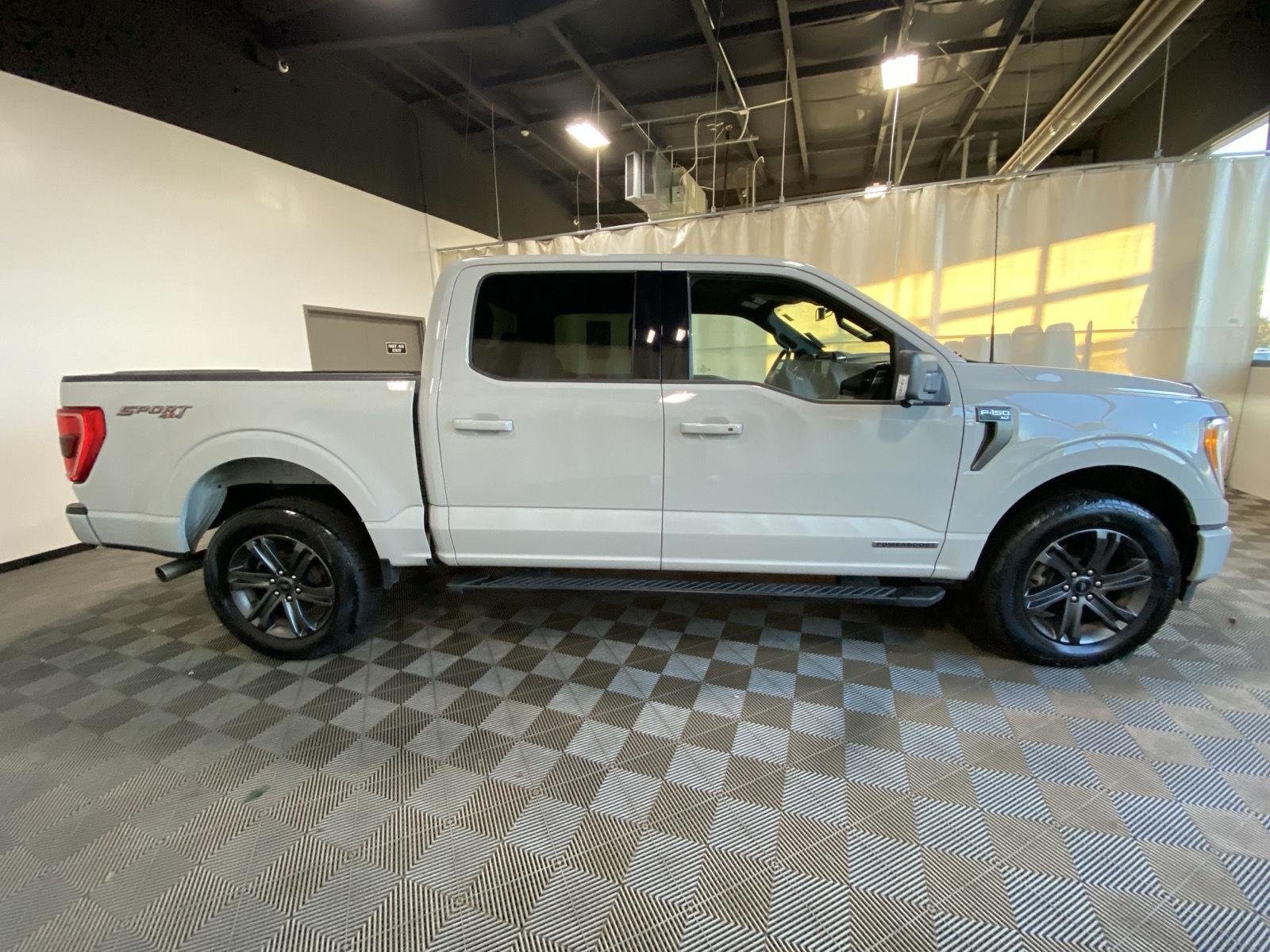 Used 2023 Avalanche Gray Ford XLT image 10