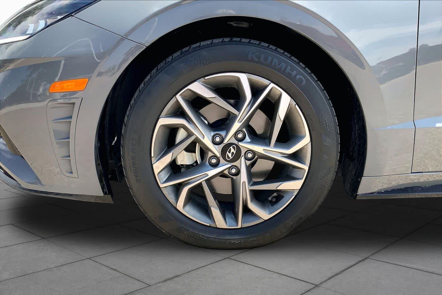 Used 2020 Hampton Gray Hyundai SEL image 10