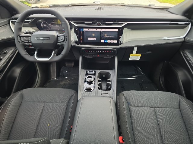 New 2026 Diamond Black Crystal Pearl-Coat Exterior Paint Jeep Laredo image 9