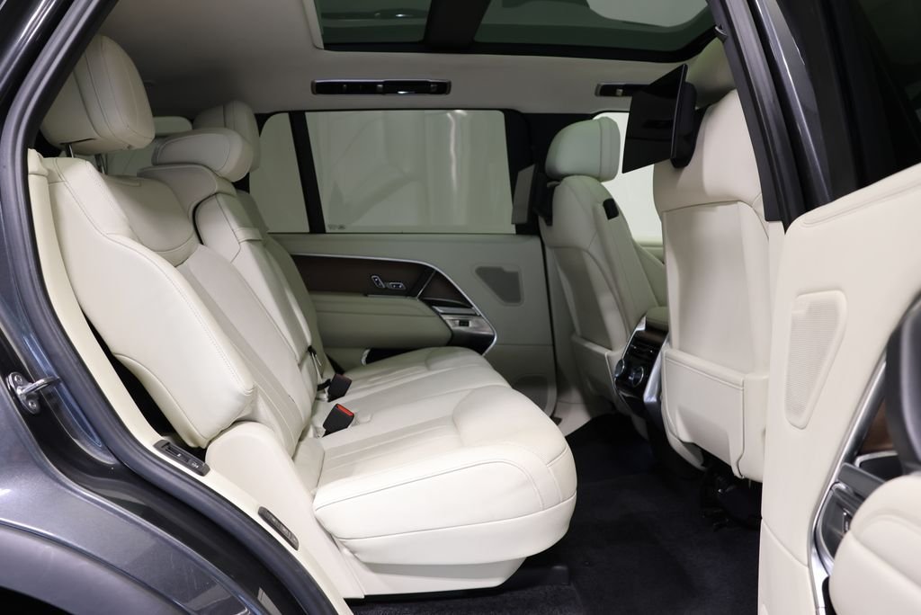 Used 2023 Carpathian Gray Premium Metallic Land Rover SE image 44