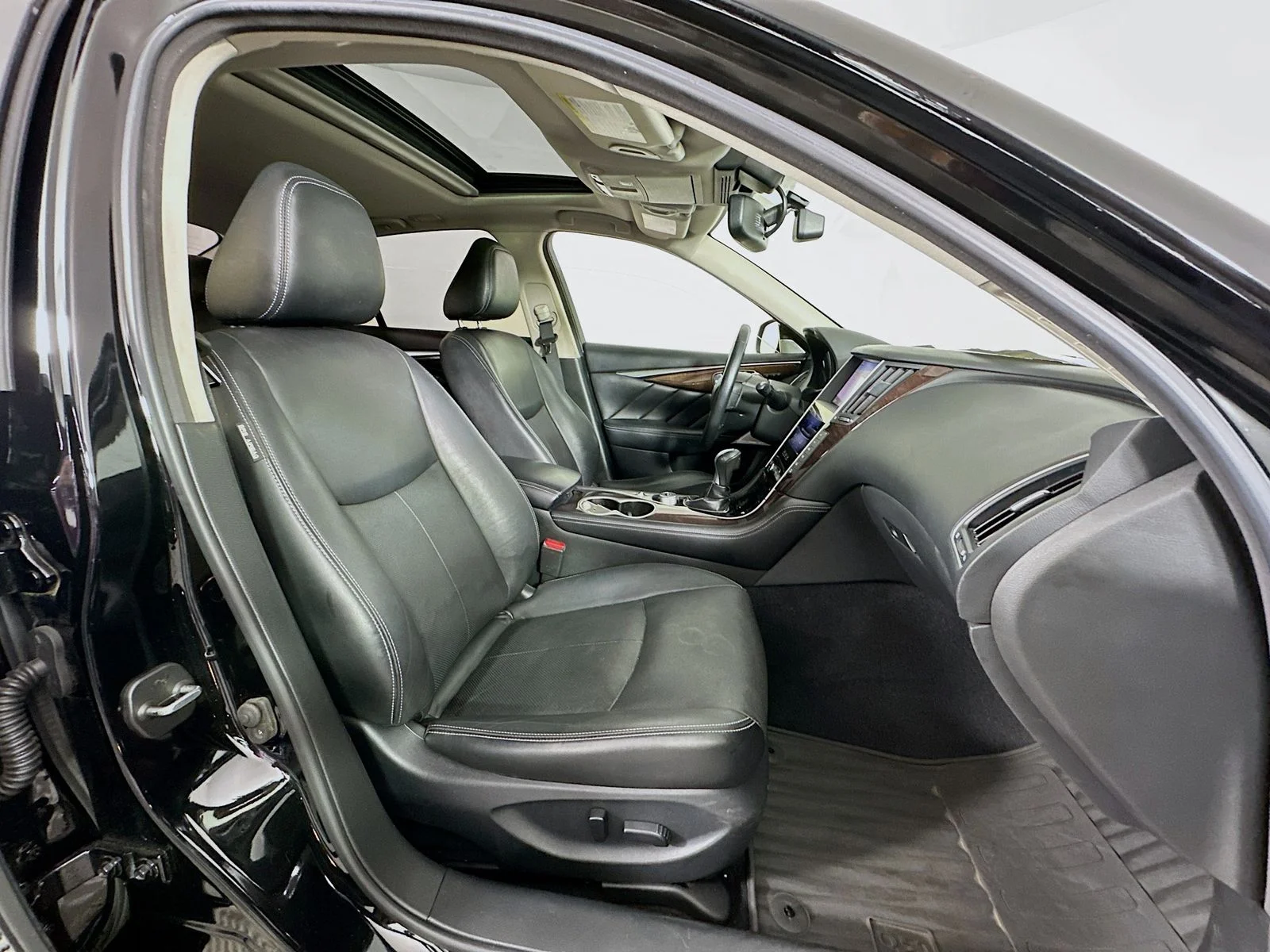 Used 2017 Black Obsidian INFINITI 3.0t Premium image 30