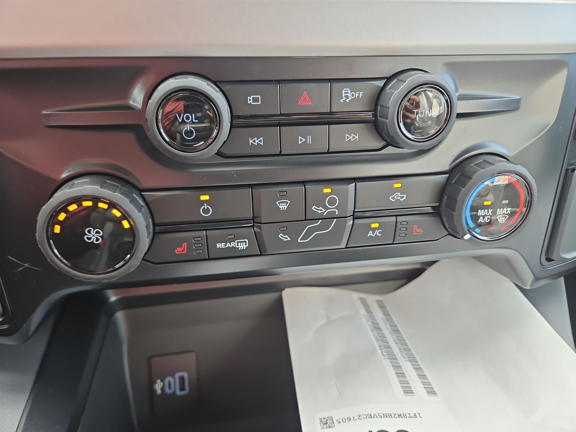 New 2027 Carbonized Gray Metallic Ford F-250® XLT image 11