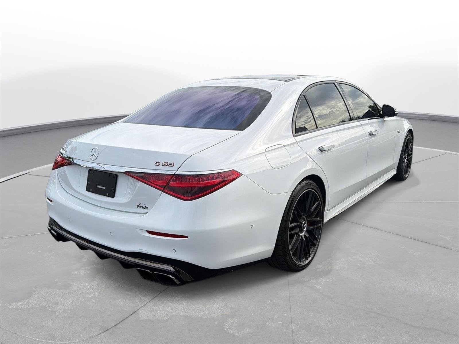 Used 2024 MANUFAKTUR Moonlight White Metallic Mercedes-Benz AMG® S 63 E image 6