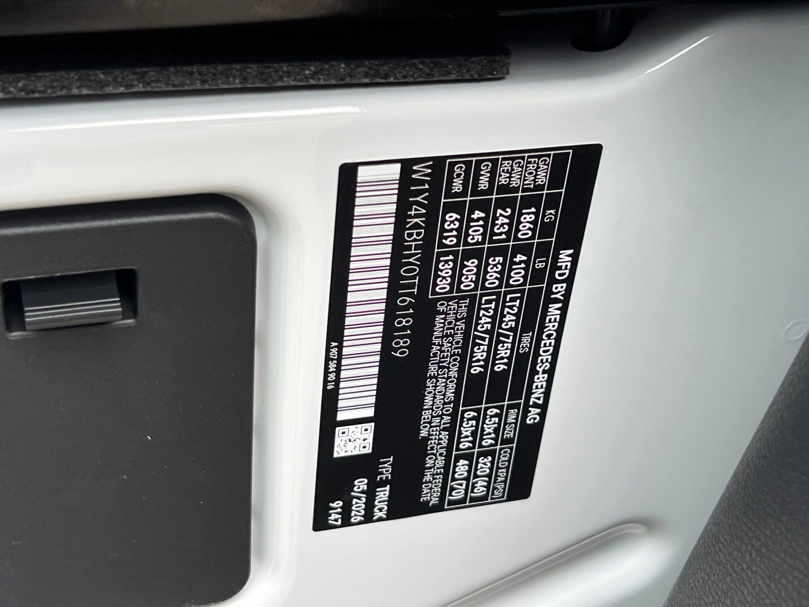 New 2026 Arctic White Mercedes-Benz Cargo 144 WB image 31