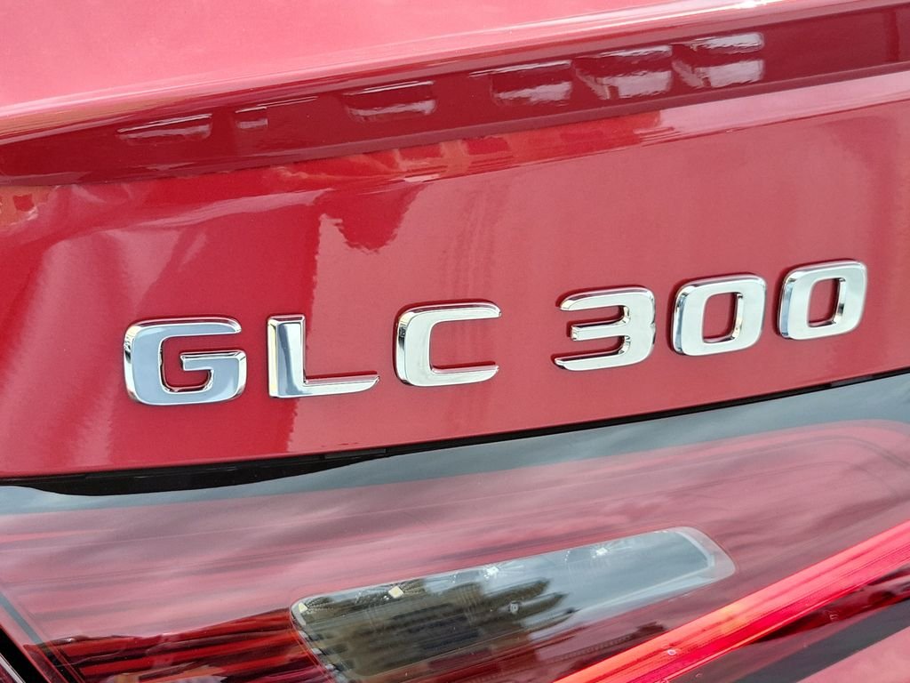 New 2027 MANUFAKTUR Patagonia Red Metallic Mercedes-Benz GLC 300 image 8
