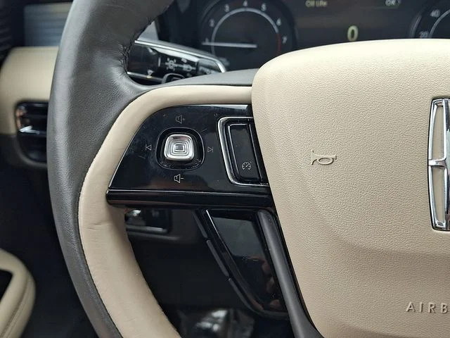 Used 2022 Blue Metallic Lincoln Standard image 21
