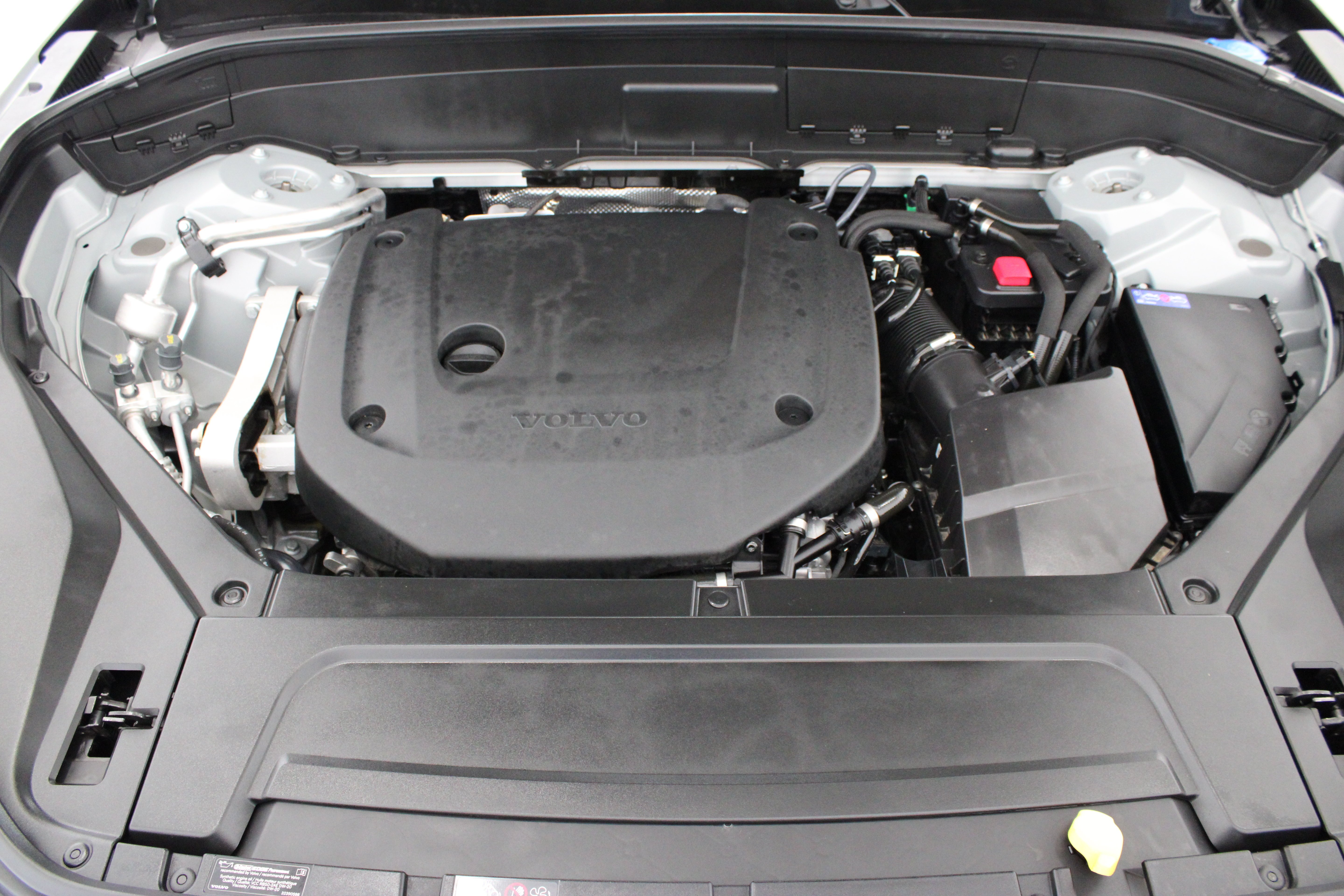 Used 2025 Vapour Grey Metallic Volvo Ultra 2.0T/Electric image 42
