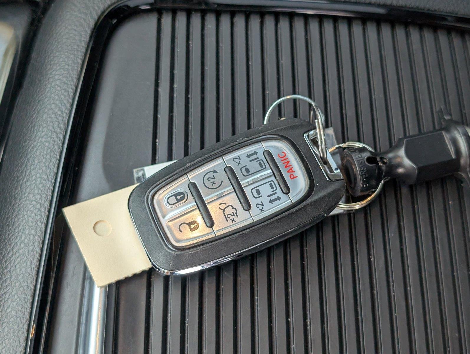 Used 2025 Ceramic Gray Clearcoat Chrysler Limited image 14
