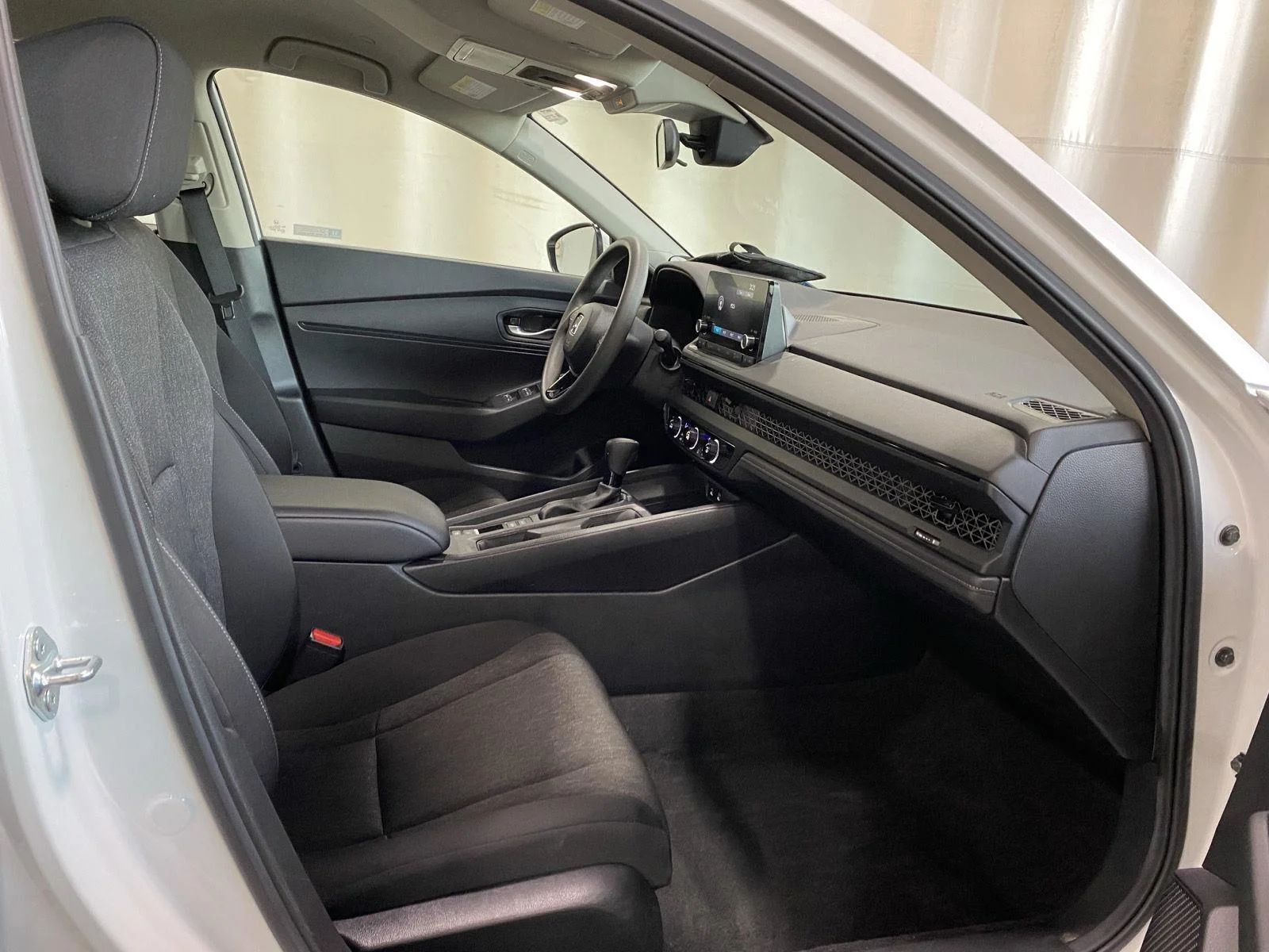 Used 2024 Platinum White Pearl Honda LX image 11