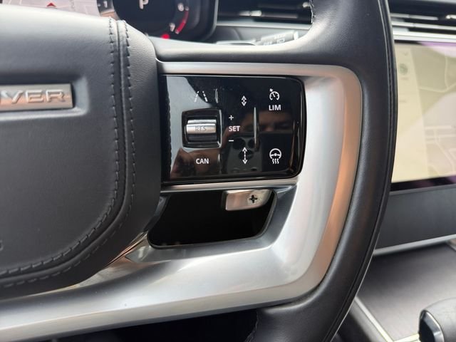 Used 2024  Land Rover SE image 23