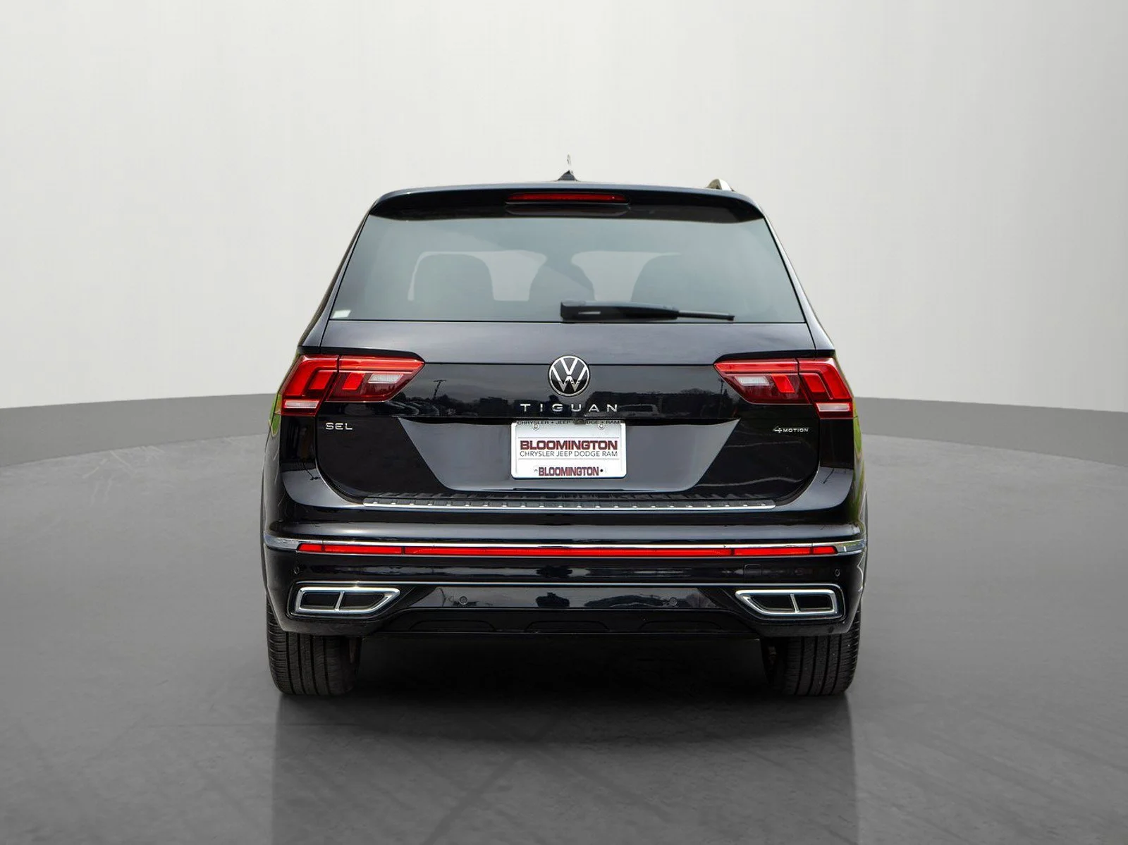 Used 2022 Deep Black Pearl Volkswagen 2.0T SEL R-Line image 7