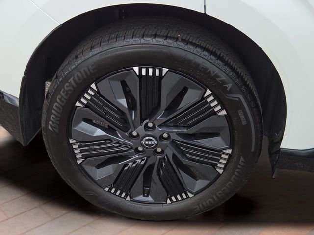 Used 2025 White Pearl Nissan Platinum image 5