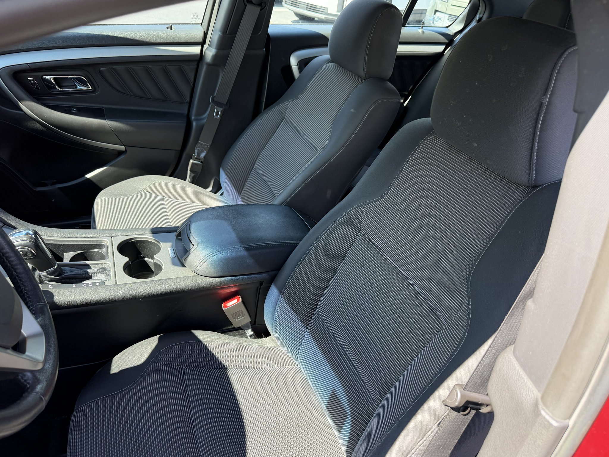 2018 Ford Taurus SEL - Photo 29