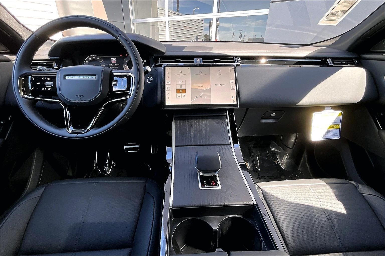 New 2026 Santorini Black Land Rover Dynamic SE image 5