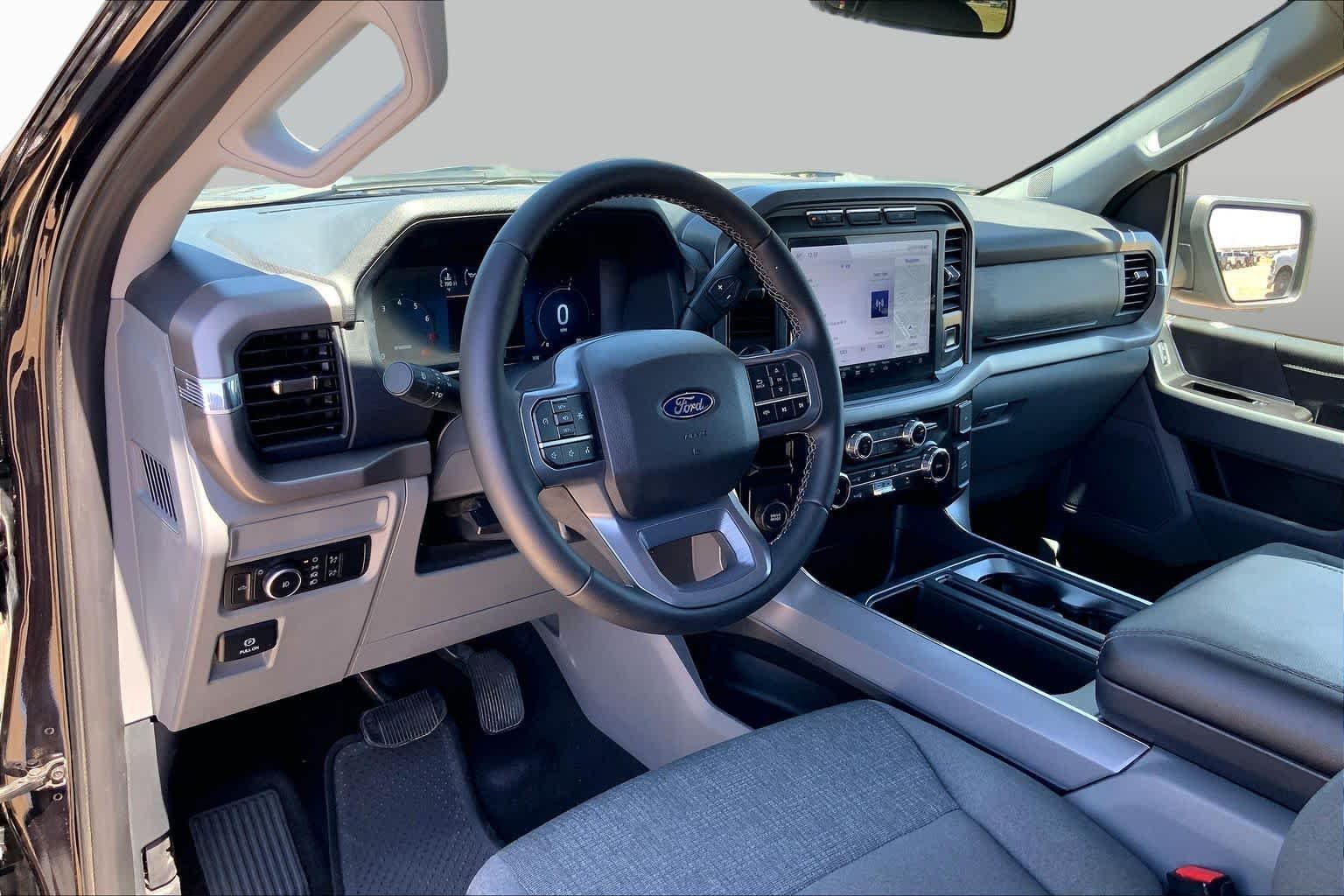 Used 2024 Agate Black Metallic Ford XLT image 18