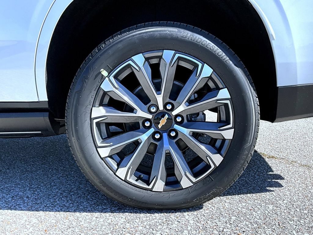 New 2026 Polar White Tricoat Chevrolet High Country image 23
