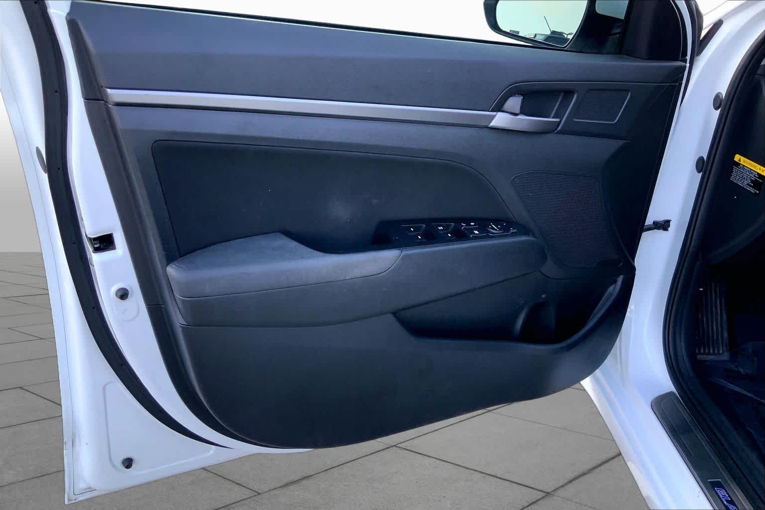 Used 2018 Quartz White Pearl Hyundai SEL image 20