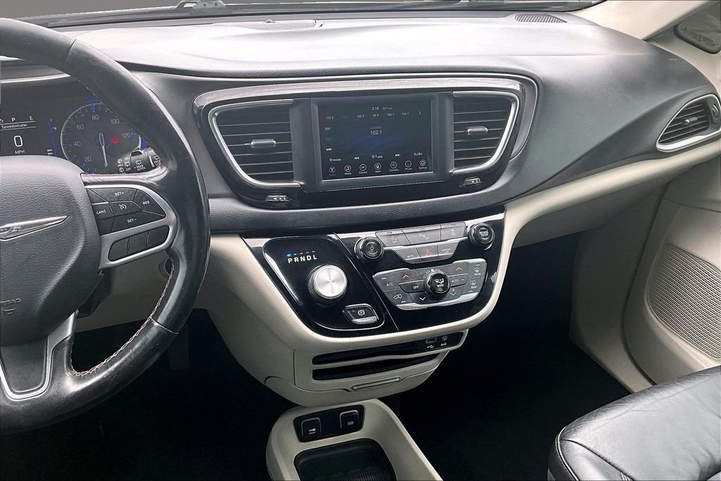 Used 2020 Billet Silver Metallic Clearcoat Chrysler Touring L image 3