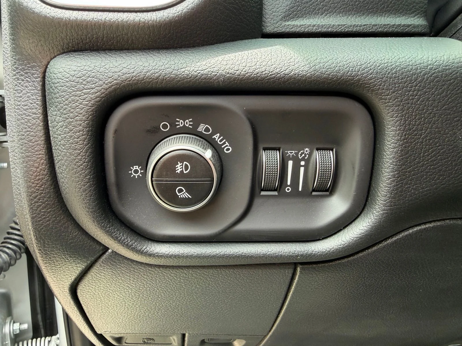 New 2026 Silver-Zynith Exterior Paint RAM Laramie image 17
