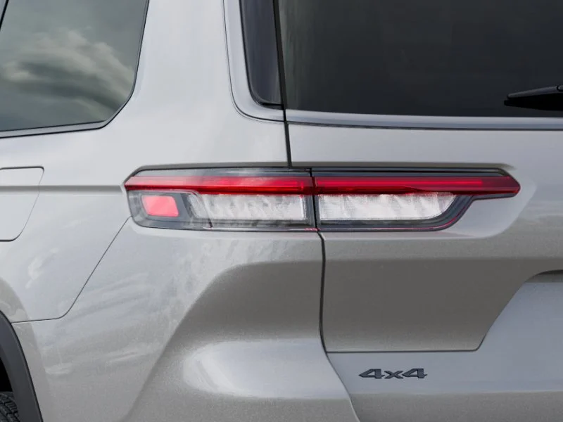 New 2026 Silver Zynith Jeep Laredo Altitude image 9