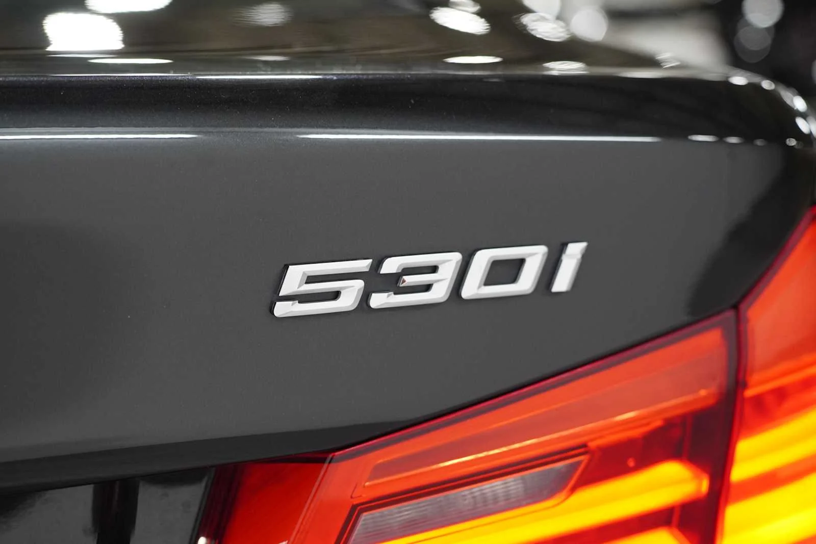 Used 2019 Black Sapphire Metallic BMW 530i image 9