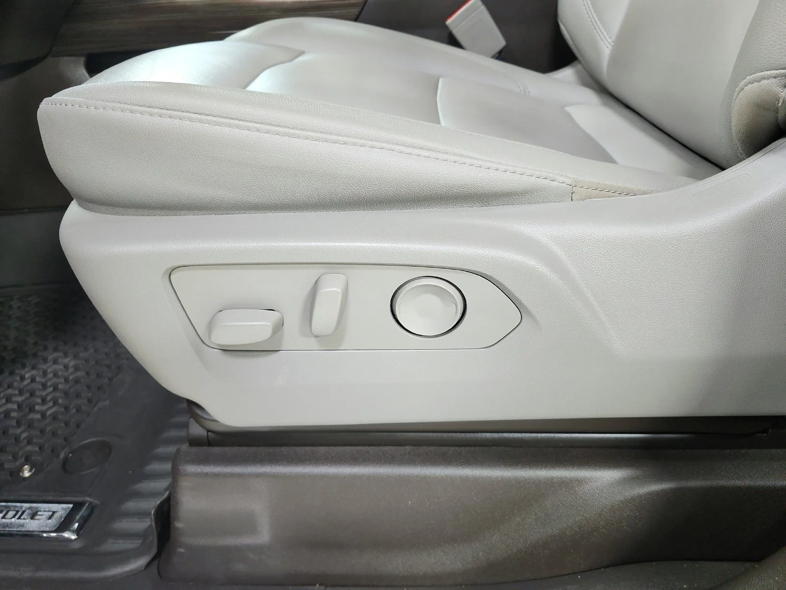 Used 2024 Black Chevrolet RST image 20