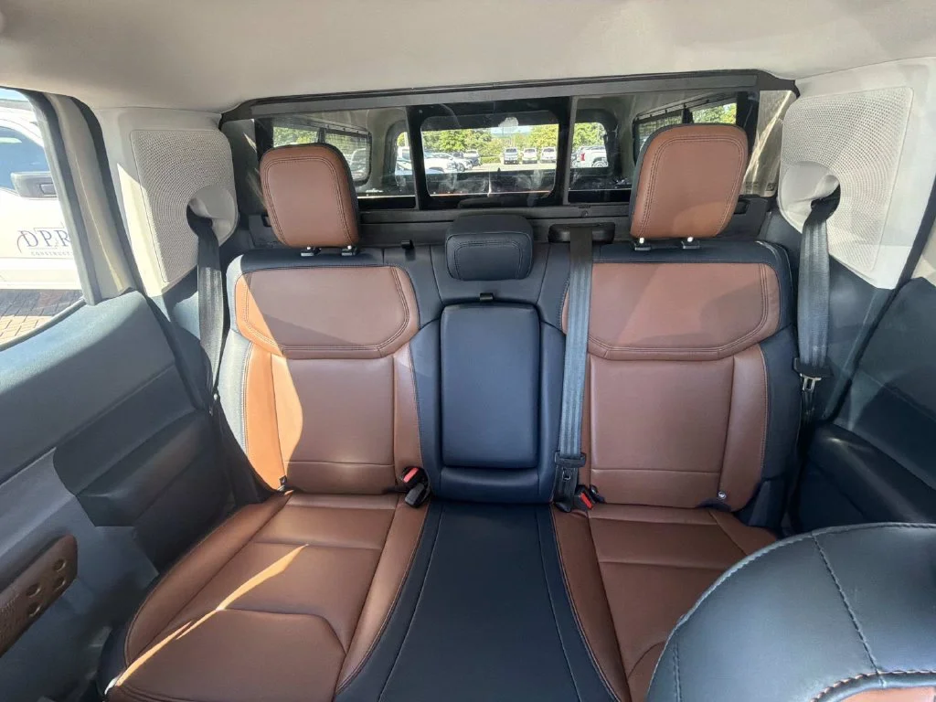 Used 2024  Ford Lariat image 26
