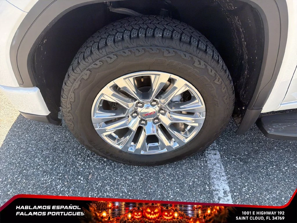 Used 2025 White Frost Tricoat GMC Denali image 10