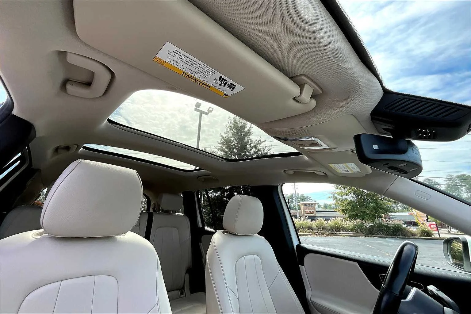 Used 2021 Polar White Mercedes-Benz GLB 250 image 14