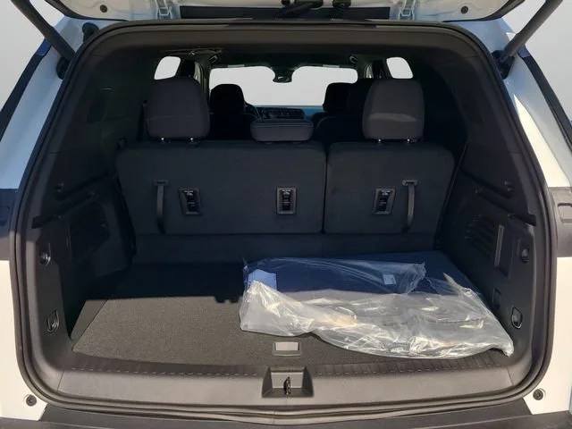 New 2026 Summit White Chevrolet LT image 11