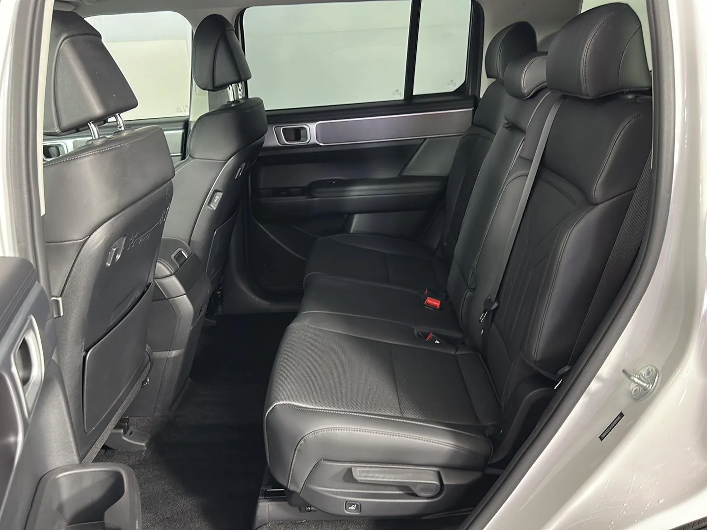 Used 2025 Serenity White Hyundai SEL image 23